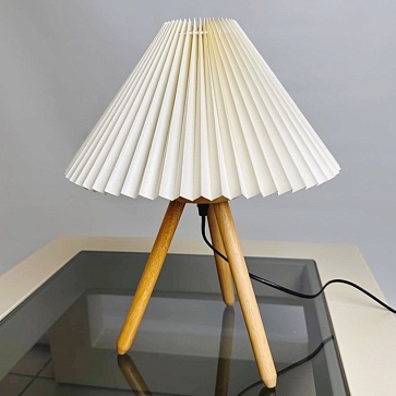 Настольная  лампа Three-Legged